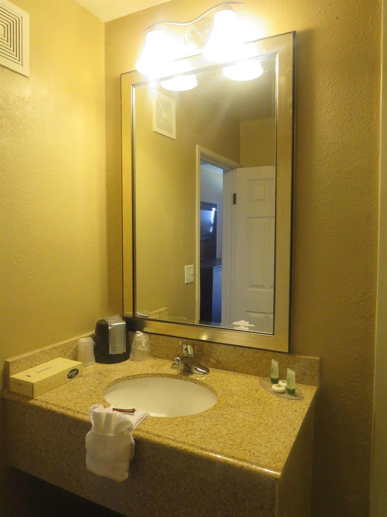 Howard Johnson By Wyndham Odessa Tx Eksteriør billede